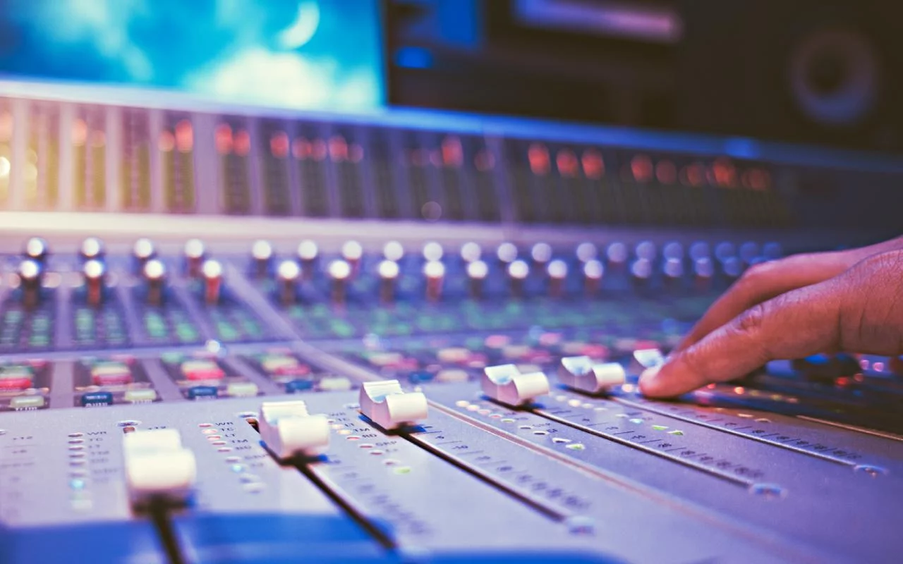 Best Music Production DAWs (Digital Audio Workstation) 5 Best Music Production DAWs (Digital Audio Workstation)