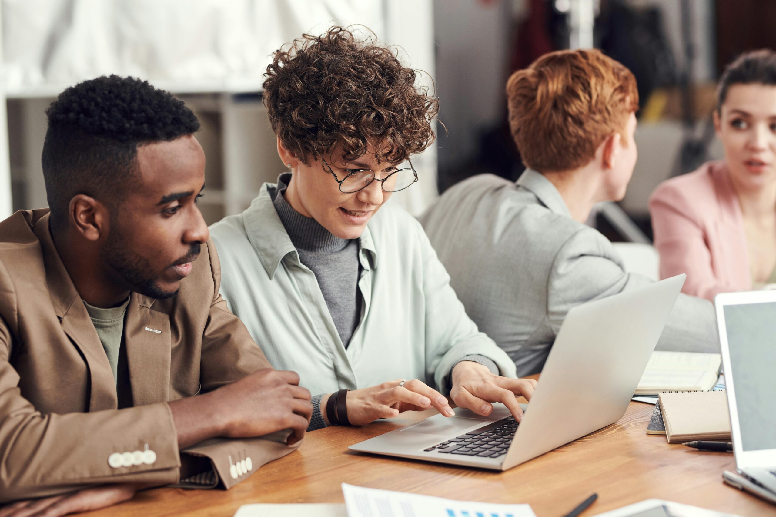 What Makes Business Messaging Feel Personal and Professional?